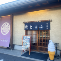 Firefly_Gemini Flash_入り口のマットはそのままで落ち葉だけを消して。全体的に明るくクリアにして 244871